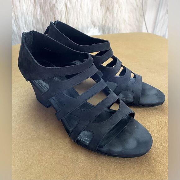 EILEEN FISHER Strappy Black Nubuck Suede Women's Sandals Size 10 - Picture 1 of 8
